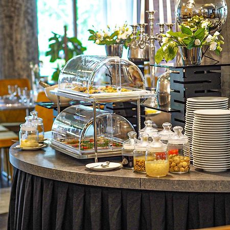 Willa Port Ostróda Εξωτερικό φωτογραφία A buffet at a hotel
