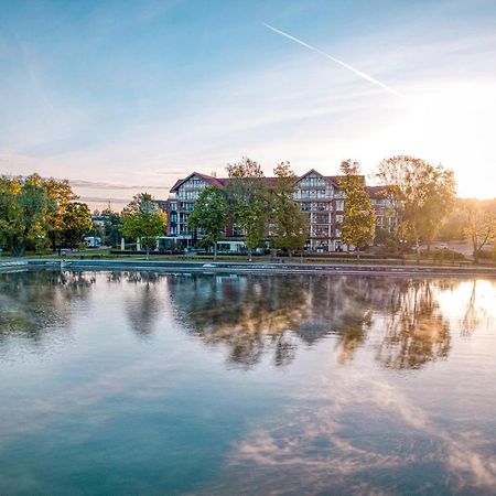 Willa Port Ostróda Εξωτερικό φωτογραφία The lake at the campus of the University of Applied Sciences and Medical University of Southern Tyrol