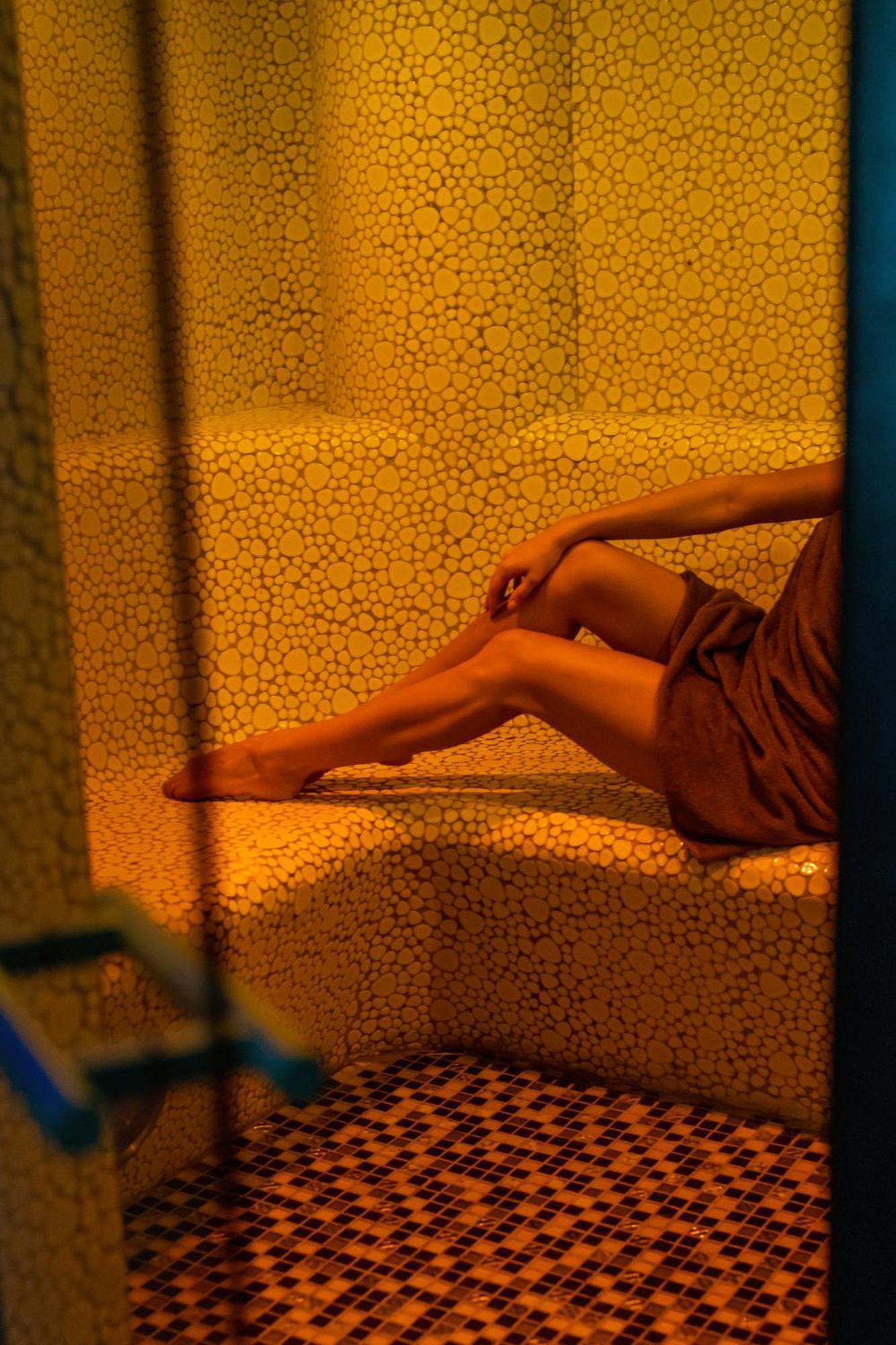 Willa Port Ostróda Εξωτερικό φωτογραφία A woman in a spa