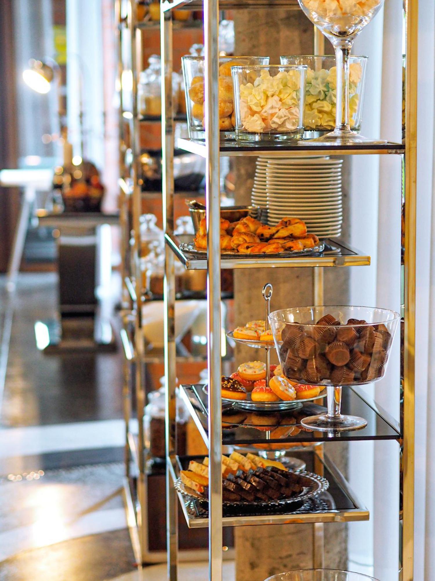 Willa Port Ostróda Εξωτερικό φωτογραφία A dessert cart