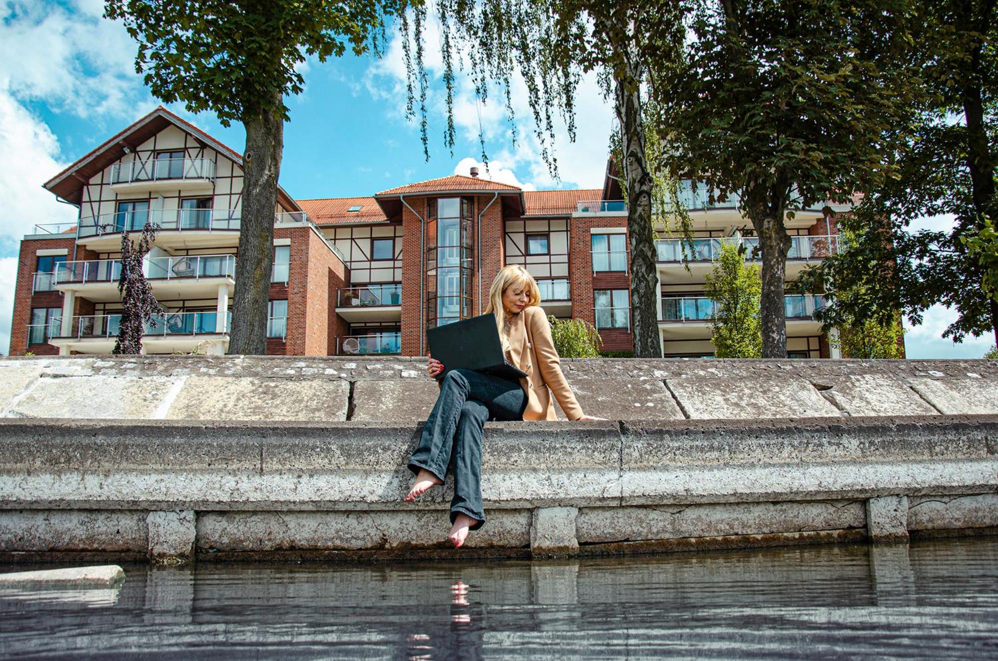 Willa Port Ostróda Εξωτερικό φωτογραφία A student studying at the University of Kent